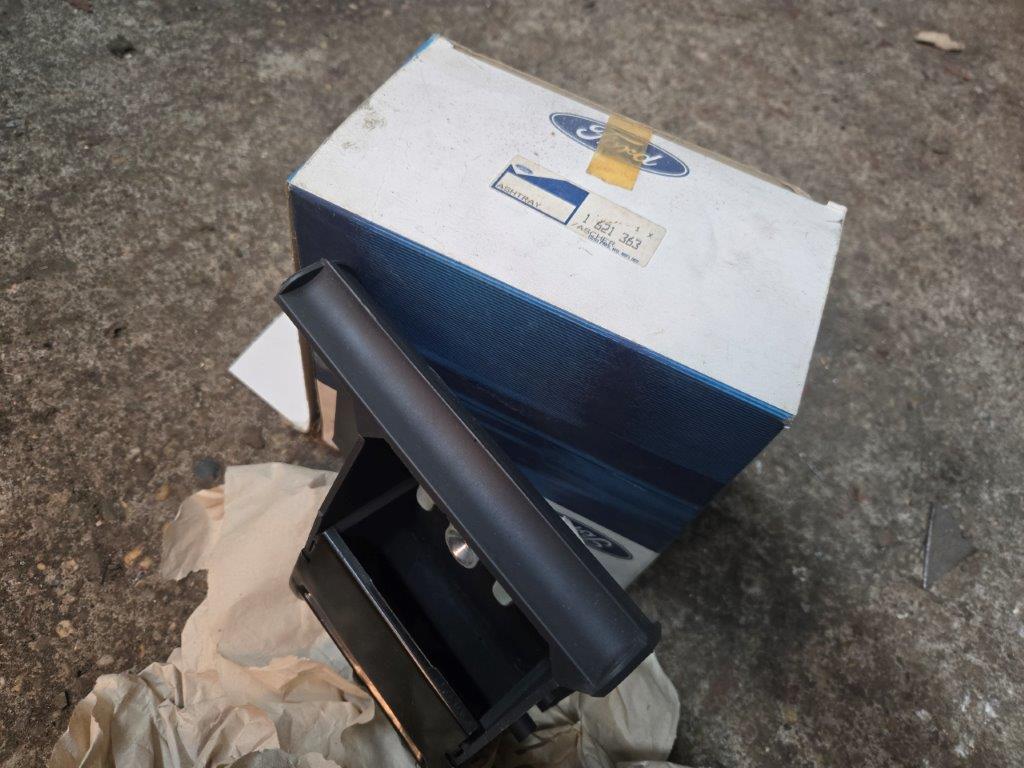 Ford Capri Mk1 Facelift / Mk2 / Mk3 – Black Ashtray (NOS)
