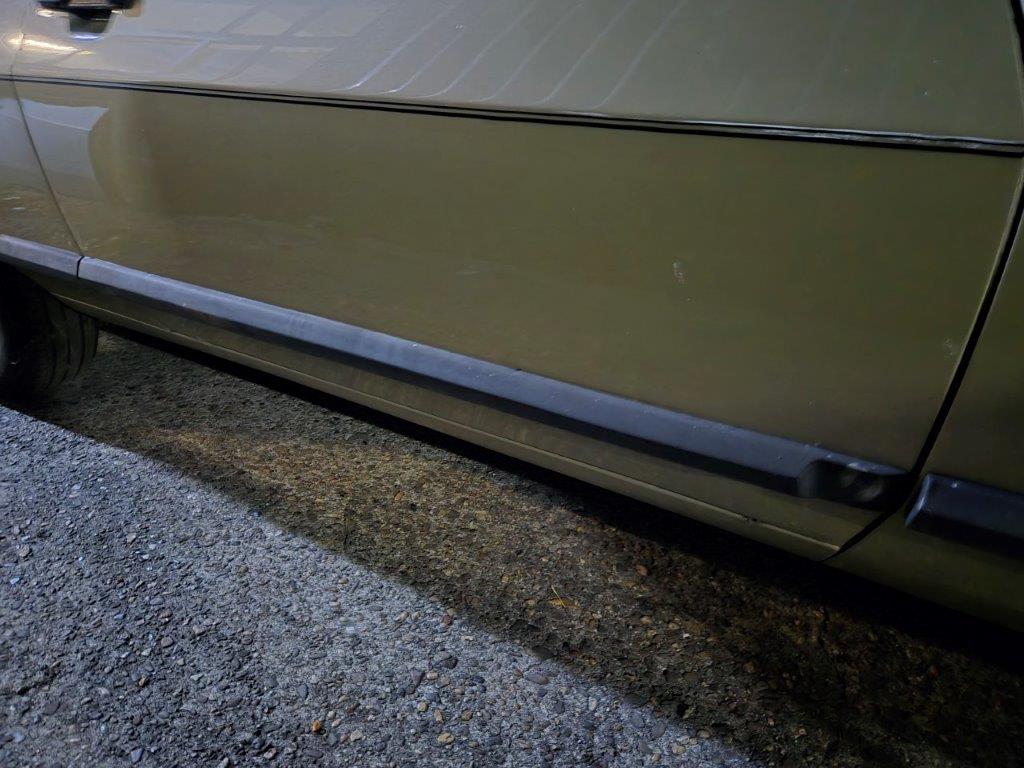 Ford Capri Mk3 GL / 2.8i – Right-Hand Side Door Moulding / Bumper (NOS)