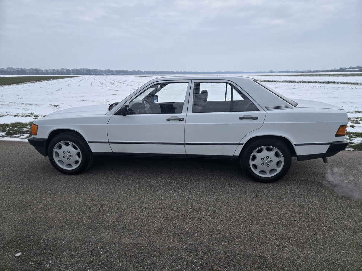 Klassieke Mercedes-Benz 190 (1987)