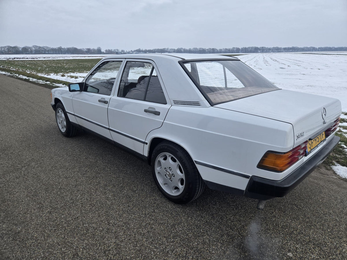 Klassieke Mercedes-Benz 190 (1987)