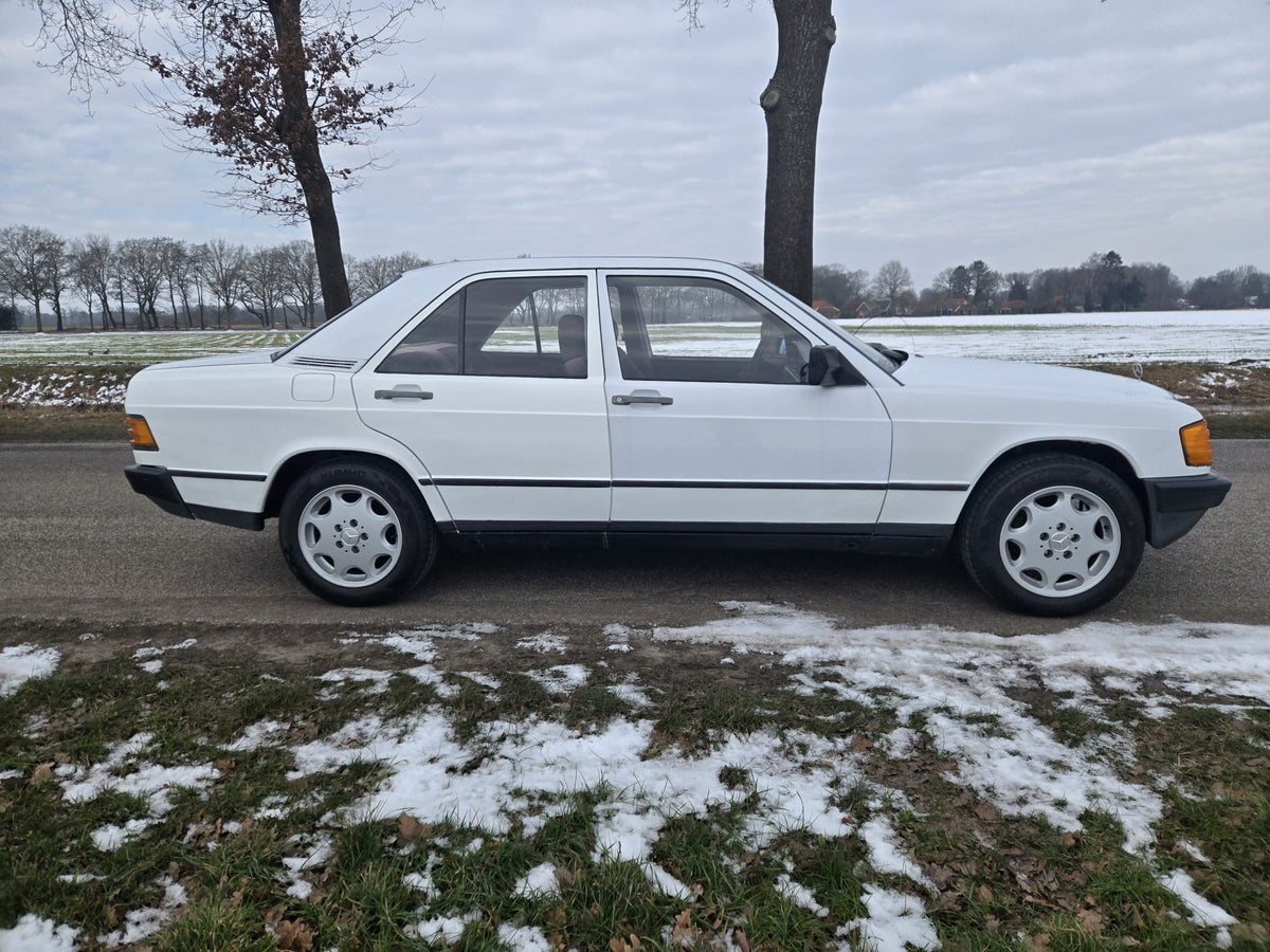 Klassieke Mercedes-Benz 190 (1987)