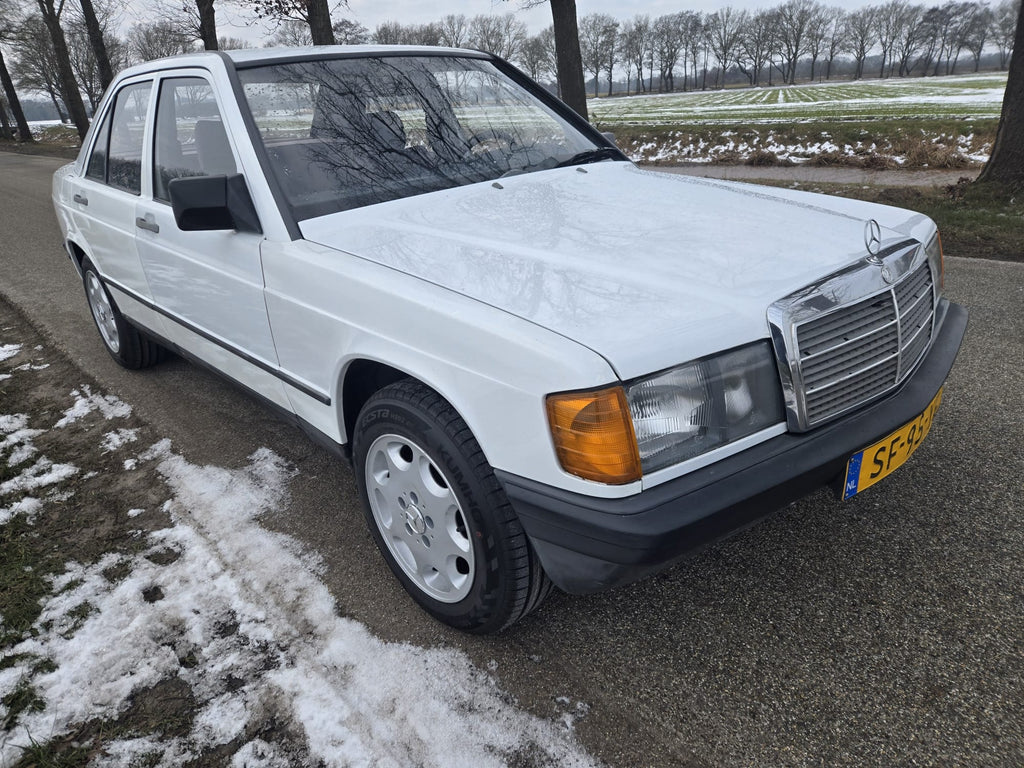 Klassieke Mercedes-Benz 190 (1987)