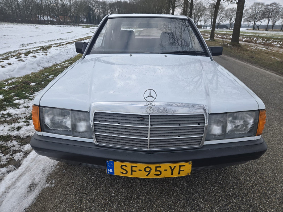 Klassieke Mercedes-Benz 190 (1987)