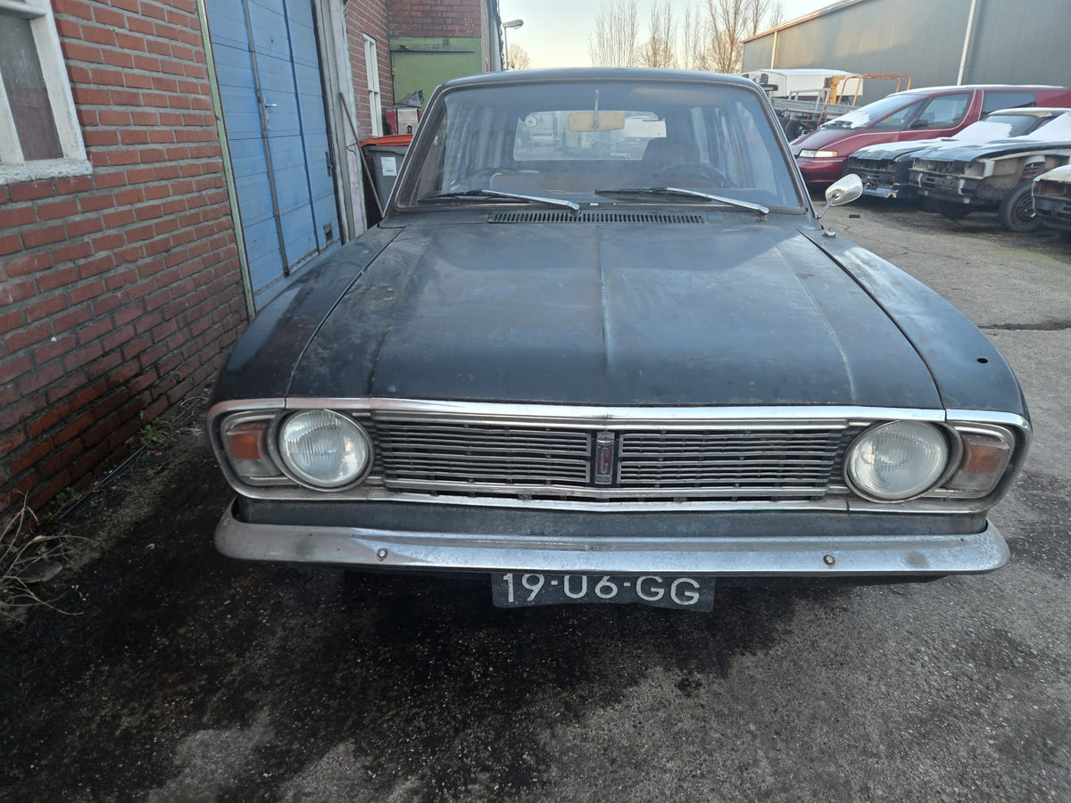 Ford Cortina 1300 deluxe wagon