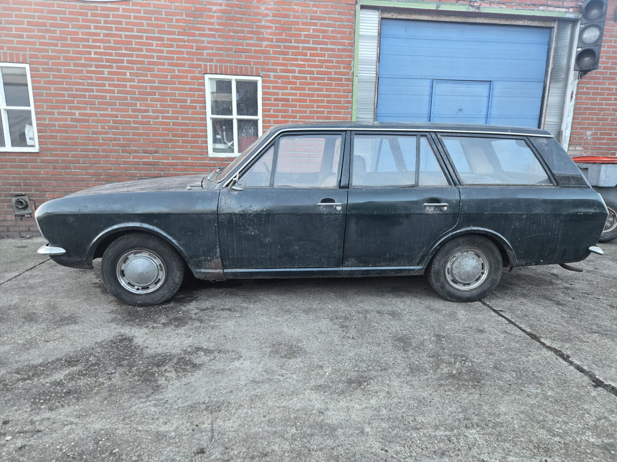 Ford Cortina 1300 deluxe wagon