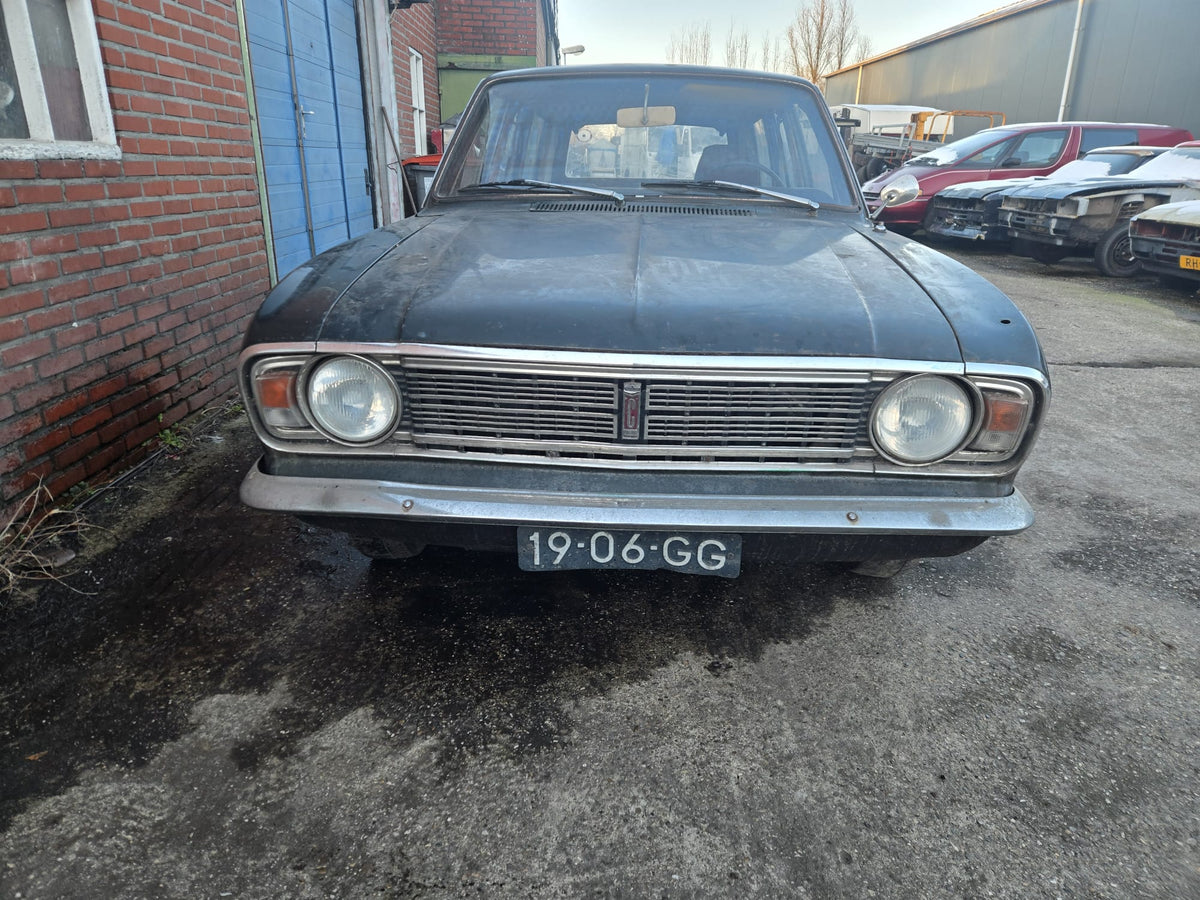 Ford Cortina 1300 deluxe wagon